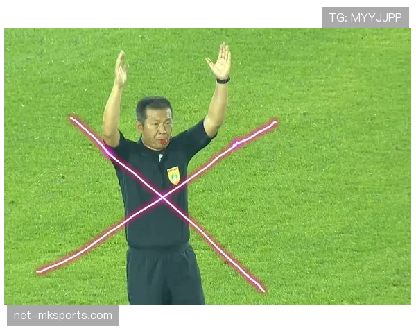 铲球规则及判罚标准：关键犯规动作与裁判判定依据